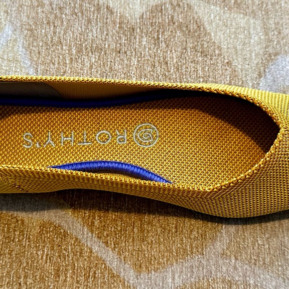 Rothy’s The Point (Original) in Marigold size 8. - Picture 3 of 9